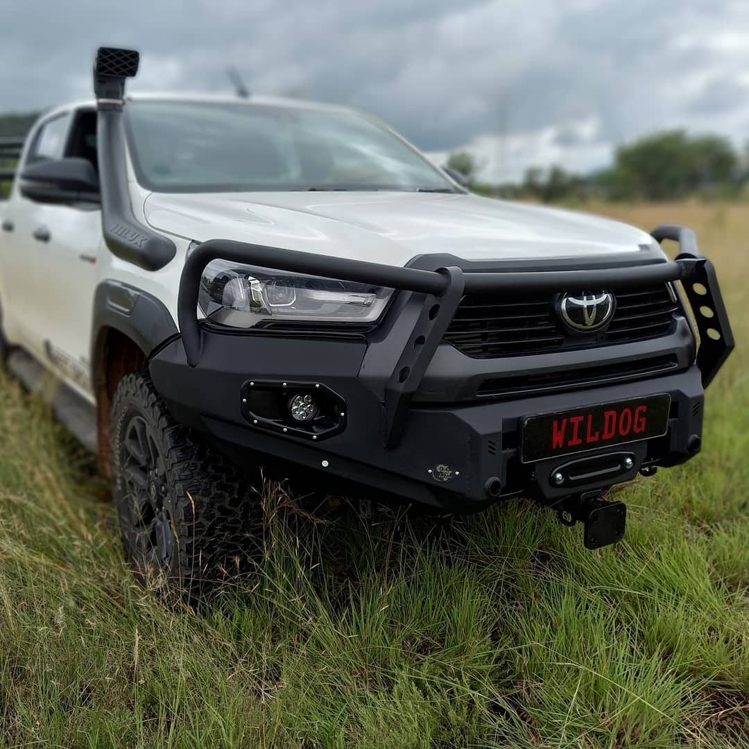 hunter-type-front-bumper-hilux-legend-2021-black-with-front-tow-hitch