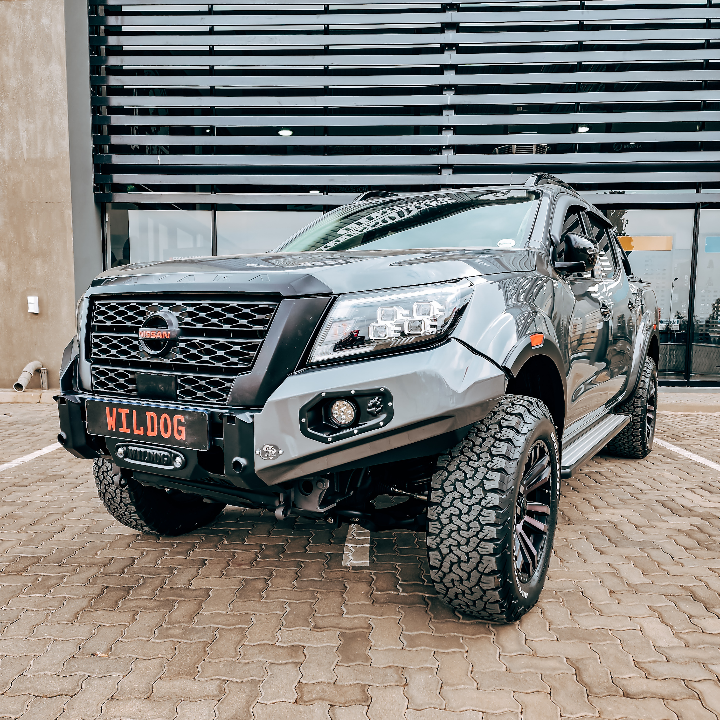 front-replacement-bumper-navara-2021--color-matched