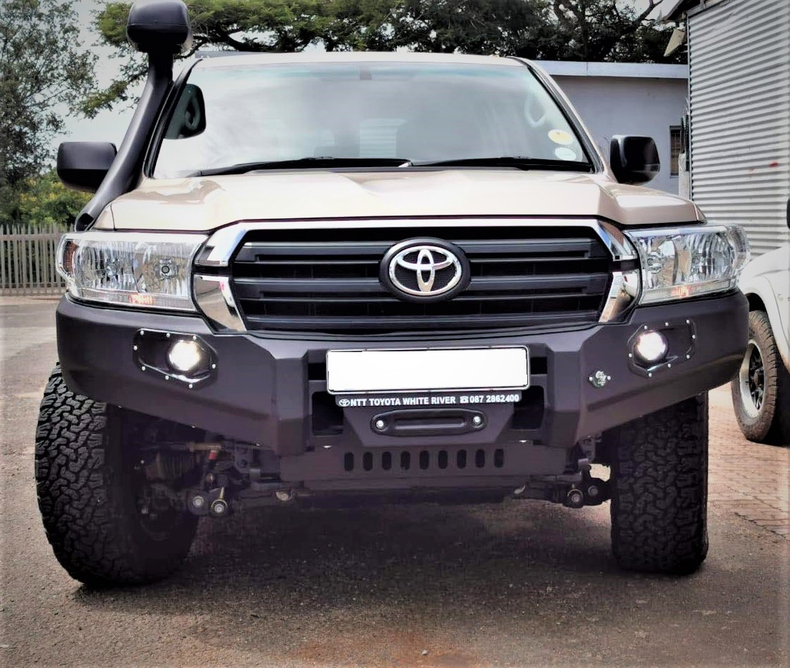 front-replacement-bumper-lc200-vx-face-lift-black