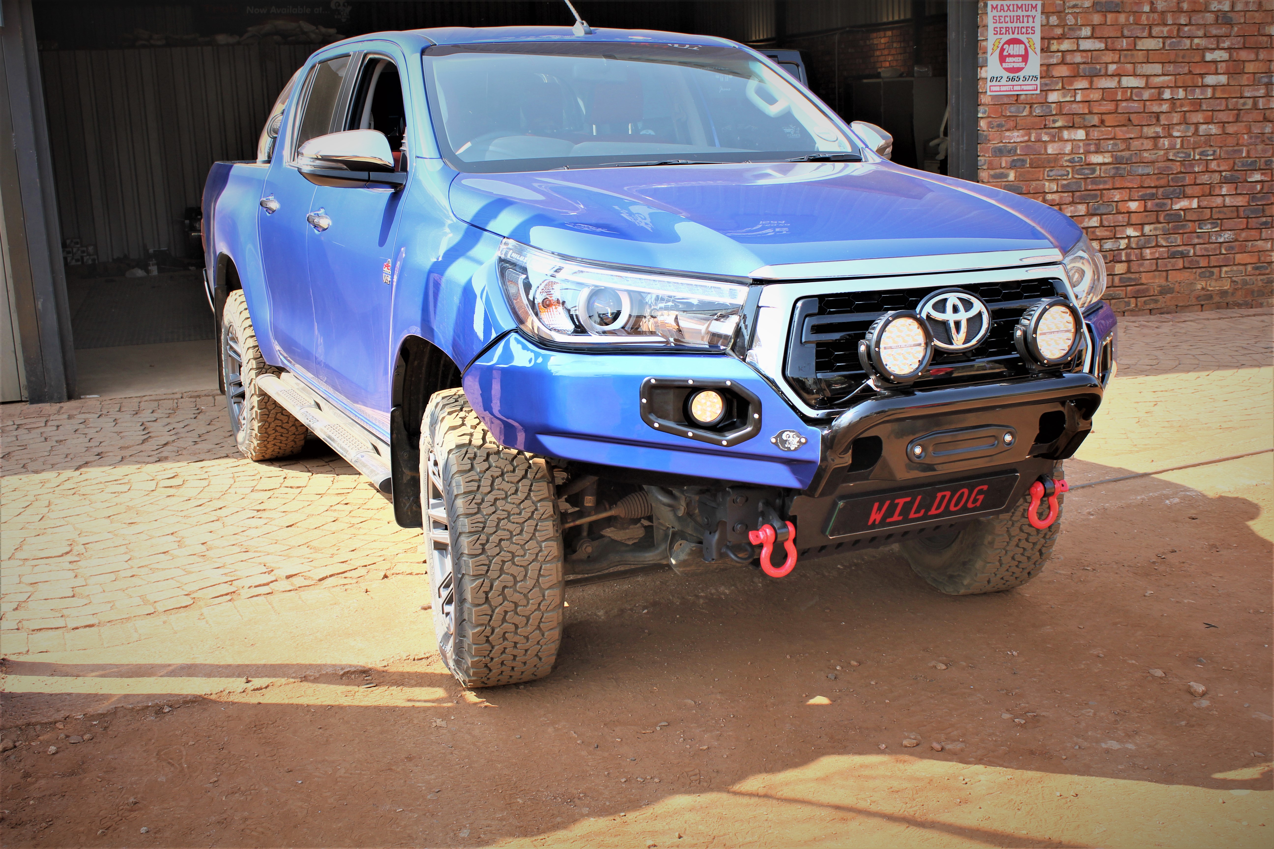 front-replacement-bumper-k9-hilux-roccodakar-color-matched-with-nudge